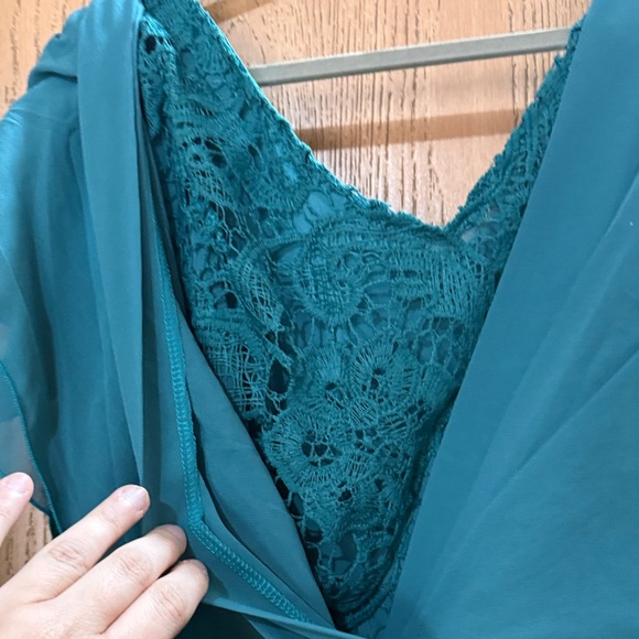 Elegant Teal Lace-Trimmed Dress - Picture 3 of 4
